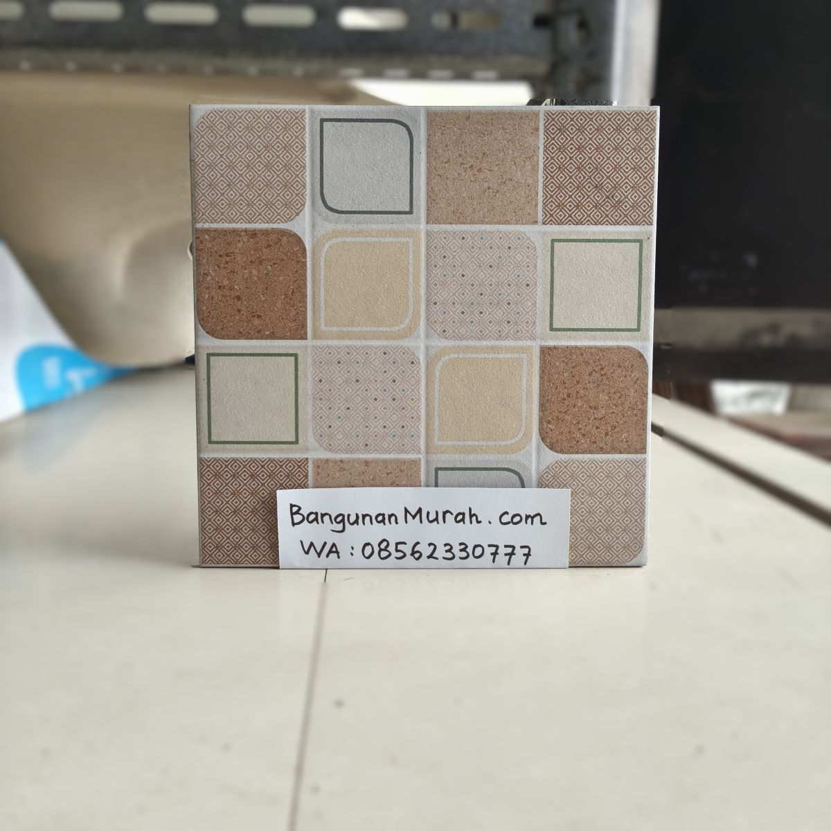 UNO FT HIKARU BEIGE 25×25