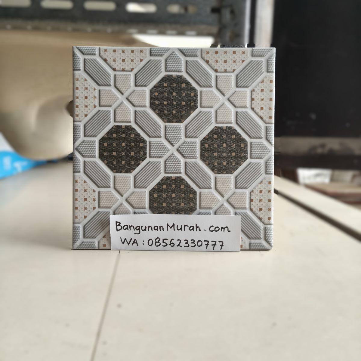 UNO FT KENTA GREY 25×25